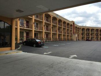 Smokies Inn & Suites Kodak Exterior photo